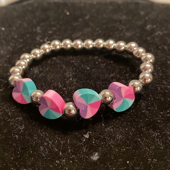 7” beaded stackable stretch bracelet with 23 silver beads & 4 heart shaped beads - Picture 2 of 13